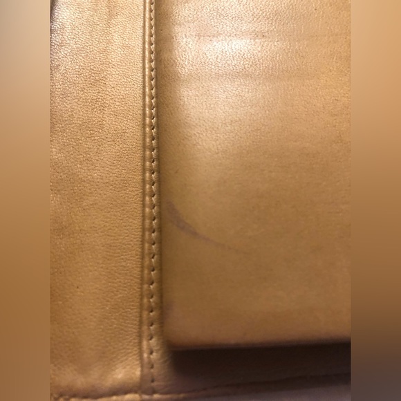 CHANEL CC Logo Caviar Skin Wallet - Picture 16 of 16